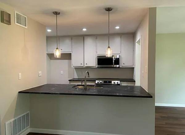 224 Lido ST #J3, Lakeway, TX 78734