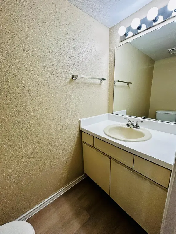 1841 River Crossing CIR #C, Austin, TX 78741