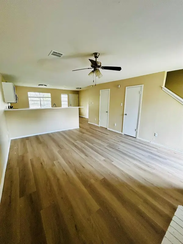 1841 River Crossing CIR #C, Austin, TX 78741