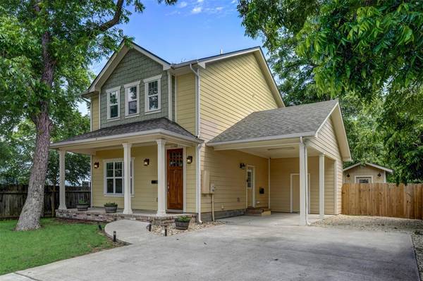 1103 Farm ST, Bastrop, TX 78602