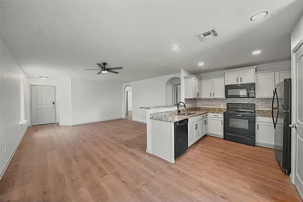 360 Farmer LN, Jarrell, TX 76537
