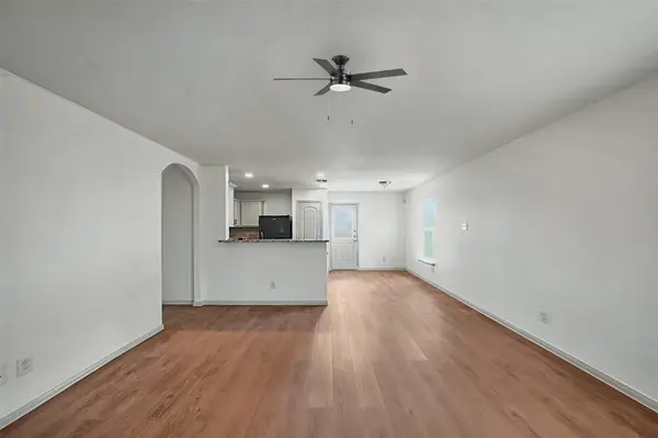 360 Farmer LN, Jarrell, TX 76537