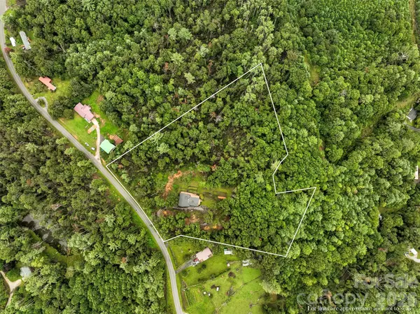 520 Washburn RD, Spruce Pine, NC 28777
