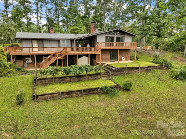 520 Washburn RD, Spruce Pine, NC 28777