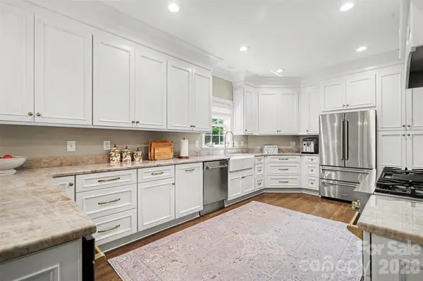 904 Carisbrooke LN, Waxhaw, NC 28173