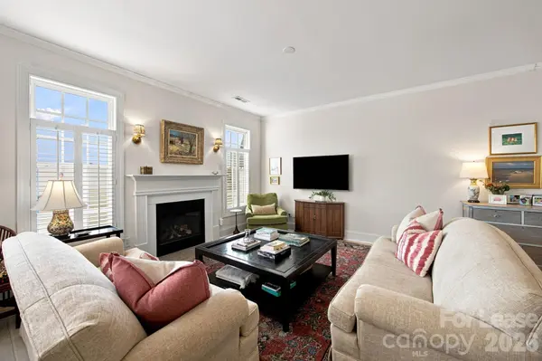 205 Caldwell LN #128, Davidson, NC 28036