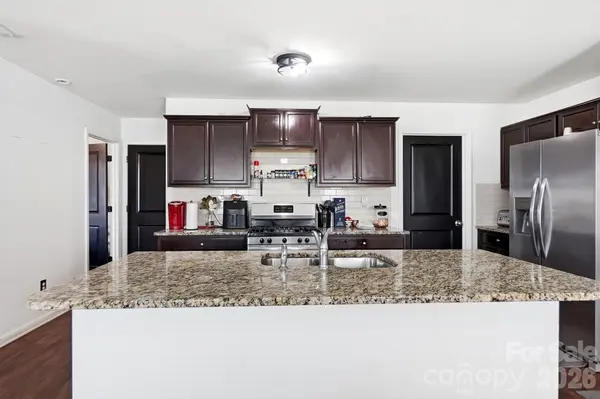 1718 Aldershot CT, Dallas, NC 28034