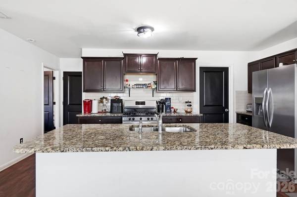 1718 Aldershot CT, Dallas, NC 28034