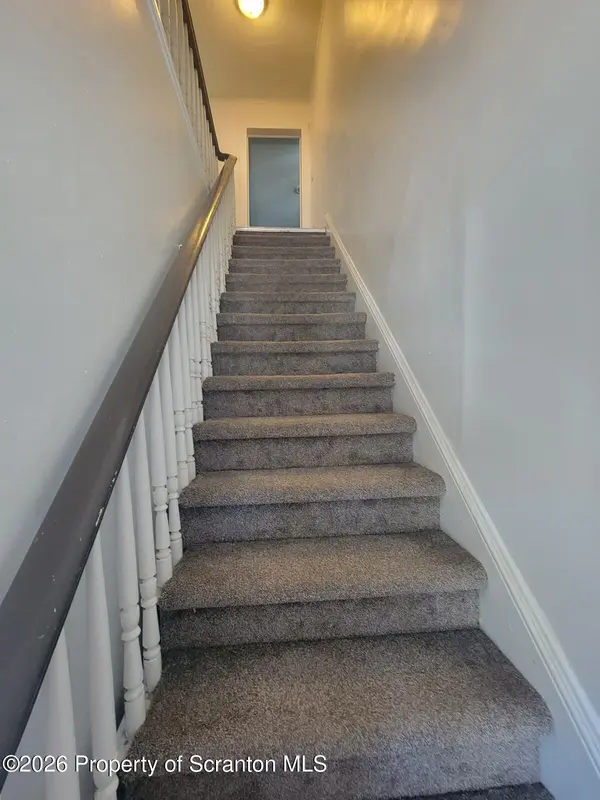 611 Main ST, Dupont, PA 18641