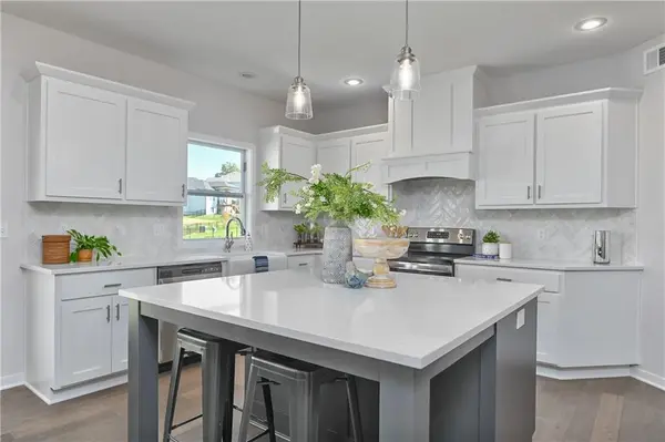 24620 W 60th TER, Shawnee, KS 66226