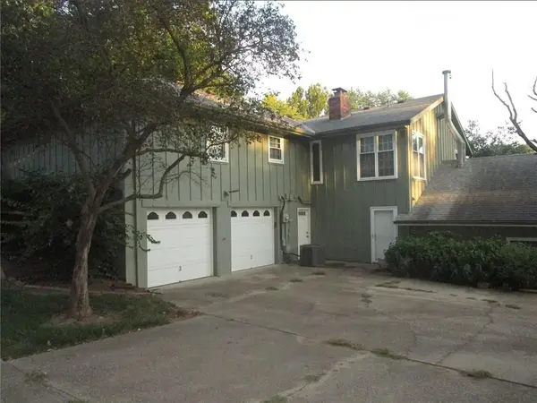 3906 Lakeview DR, Leavenworth, KS 66048