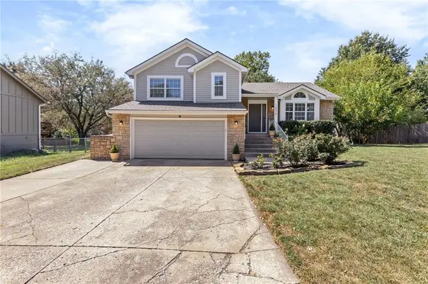 12310 S Shannan CT, Olathe, KS 66062