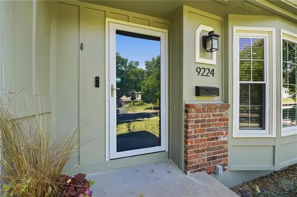 9224 Switzer RD, Overland Park, KS 66214