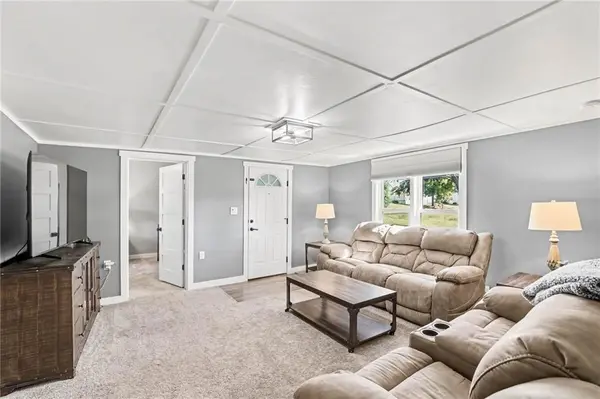 514 N MAPLE AVE, Smithville, MO 64089