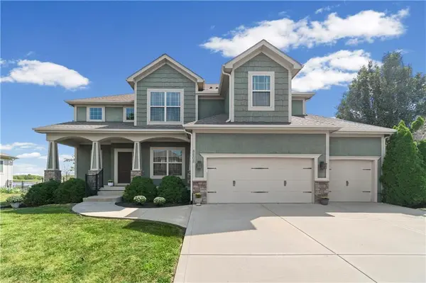 8808 SW 4TH ST, Blue Springs, MO 64064