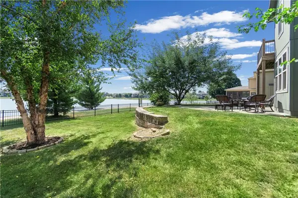 8808 SW 4TH ST, Blue Springs, MO 64064