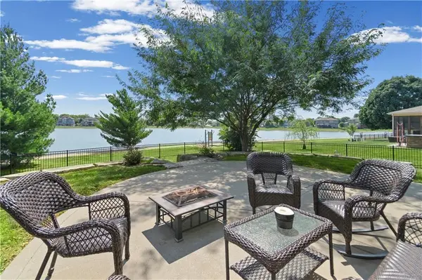 8808 SW 4TH ST, Blue Springs, MO 64064