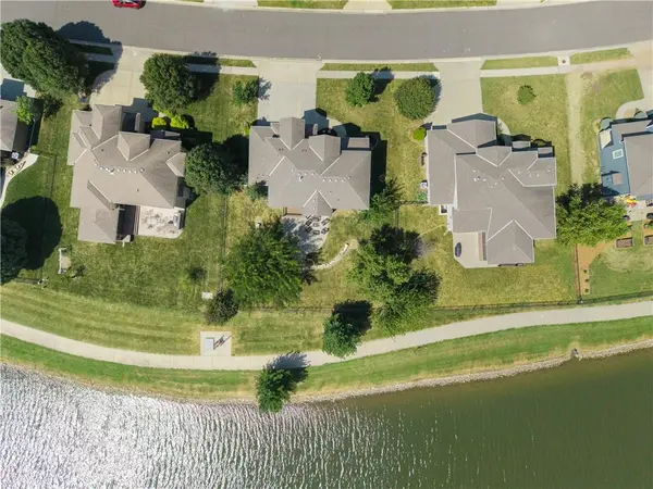 8808 SW 4TH ST, Blue Springs, MO 64064