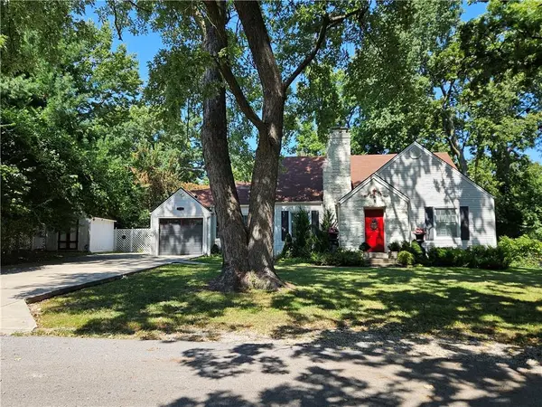 3753 N Grand AVE, Kansas City, MO 64116