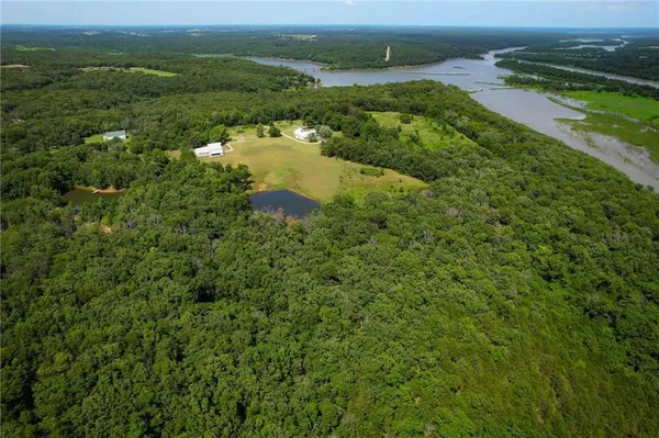 2105 NE 315 Pvt RD, Osceola, MO 64776