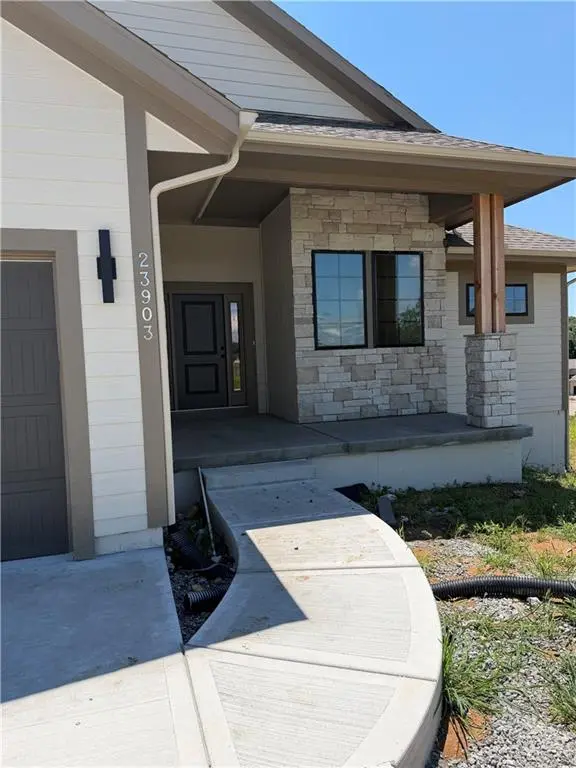 23903 Clear Creek Pkwy, Shawnee, KS 66226