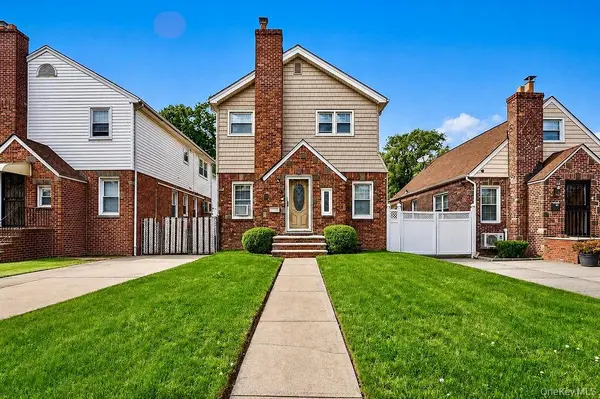 151-27 11th AVE, Whitestone, NY 11357