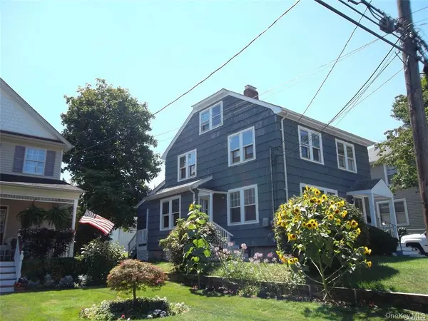 46 Sterling CT, Huntington, NY 11743