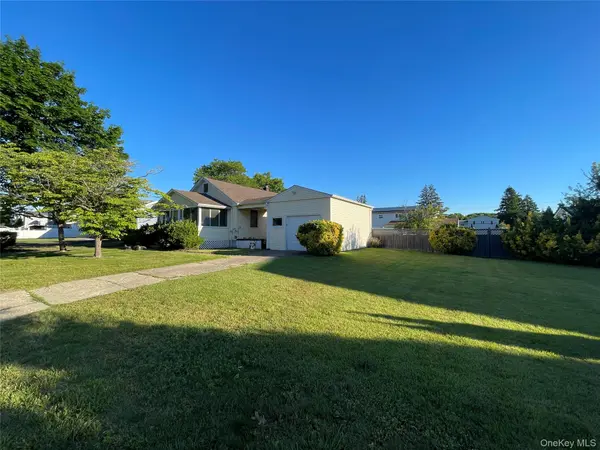 185 Seward ST, West Babylon, NY 11704