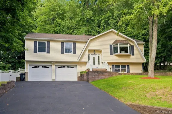 20 Lancaster LN, Monsey, NY 10952