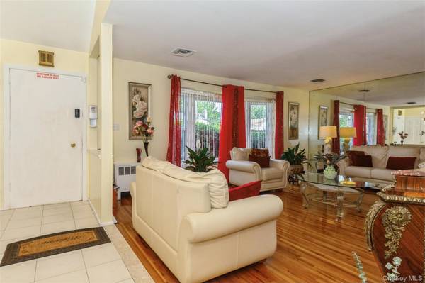 786 E Carl AVE, Baldwin, NY 11510
