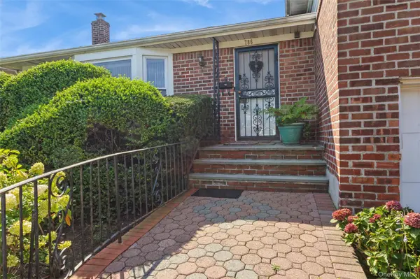 786 E Carl AVE, Baldwin, NY 11510