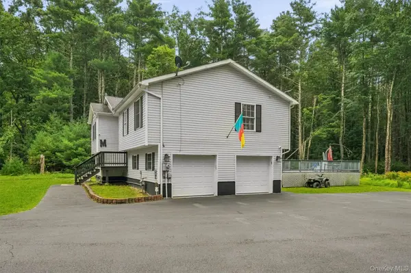 4 Ross LN, Sparrowbush, NY 12780