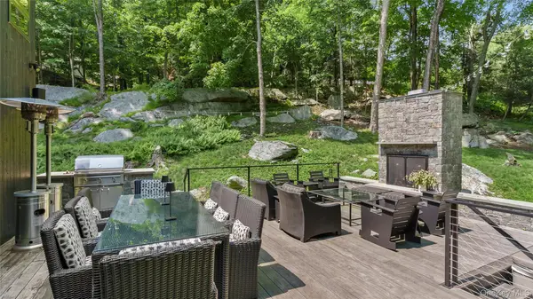 1114 Barrett CIR, Carmel, NY 10512