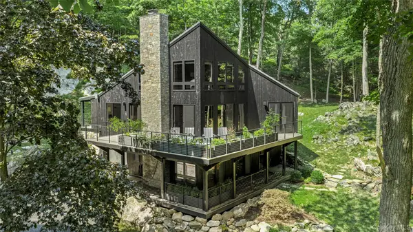 1114 Barrett CIR, Carmel, NY 10512