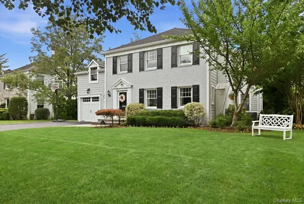 60 Kenwood RD, Garden City, NY 11530