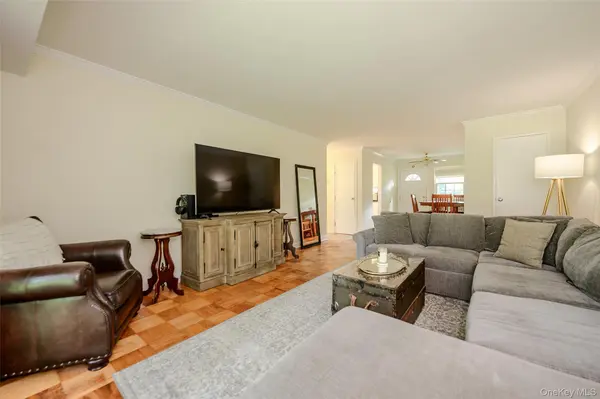 718 Towne House Village, Islandia, NY 11749