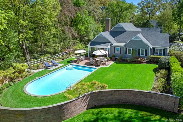 18 Matinecock Farms RD, Glen Cove, NY 11542