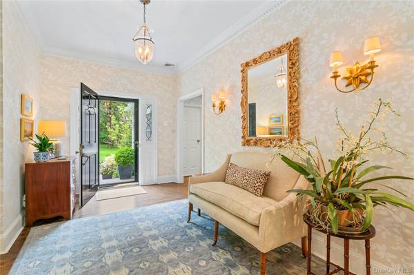 18 Matinecock Farms RD, Glen Cove, NY 11542