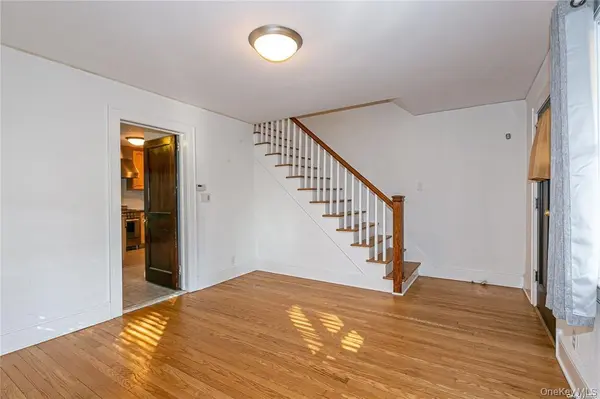11 Potters CT, Great Neck, NY 11024
