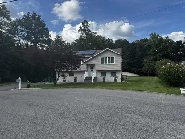 6 Russett LN, Wappingers Falls, NY 12590
