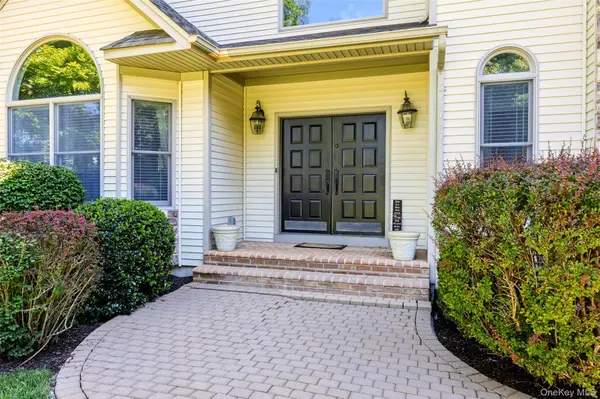 28 Apricot RD, Mount Sinai, NY 11766