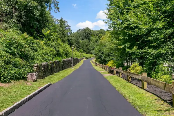 427 Trump PARK, Shrub Oak, NY 10588