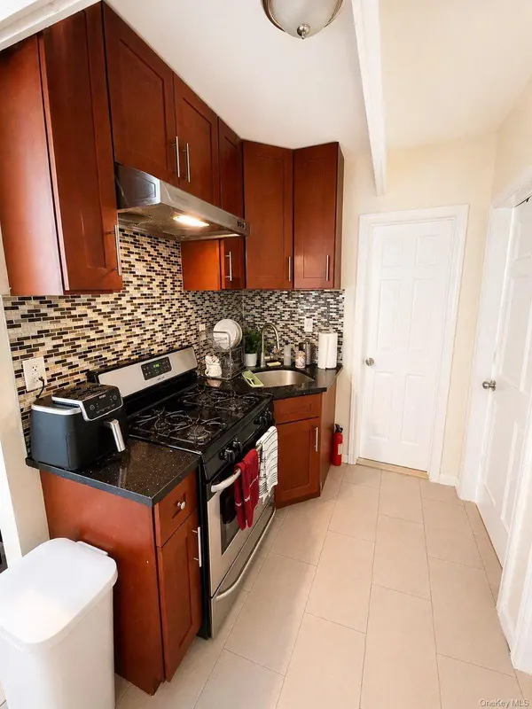 8269 166th ST, Jamaica, NY 11432