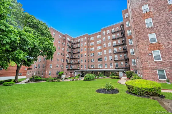84-50 169th Street #607, Jamaica Hills, NY 11432