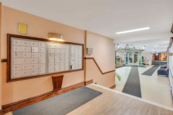 84-50 169th Street #607, Jamaica Hills, NY 11432