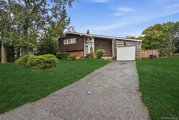 160 Hawkins RD, Centereach, NY 11720