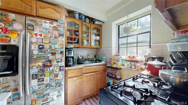 144-15 78th RD #2D, Kew Garden Hills, NY 11367