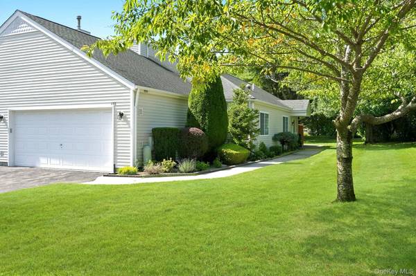 156 Farm House CT, Manorville, NY 11949