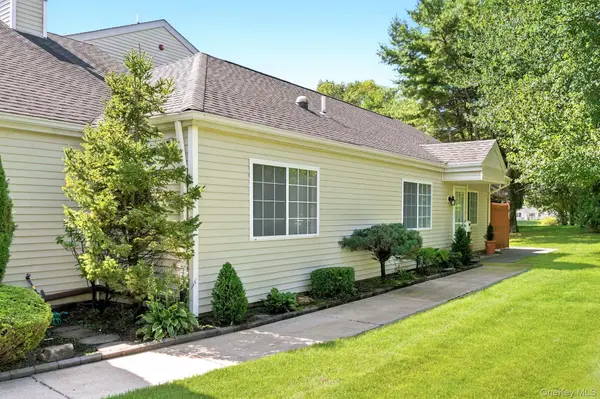 156 Farm House CT, Manorville, NY 11949