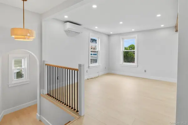 265 E Pine ST #Upper, Long Beach, NY 11561